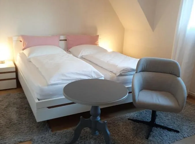 Haus Mit Ausblick 3 Schlafzimmer Holiday home Wilkau-Hasslau